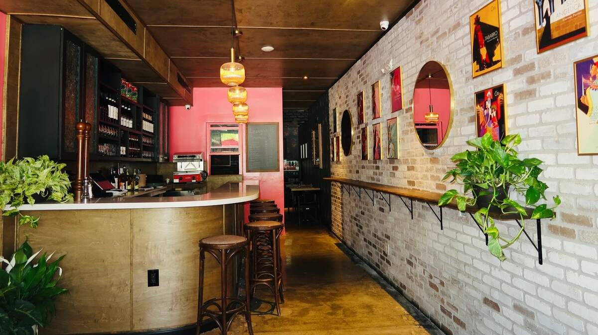 Si Papa at 3190 Italian restaurant in Coconut Grove, which only offers lasagna as an entree, is closing.